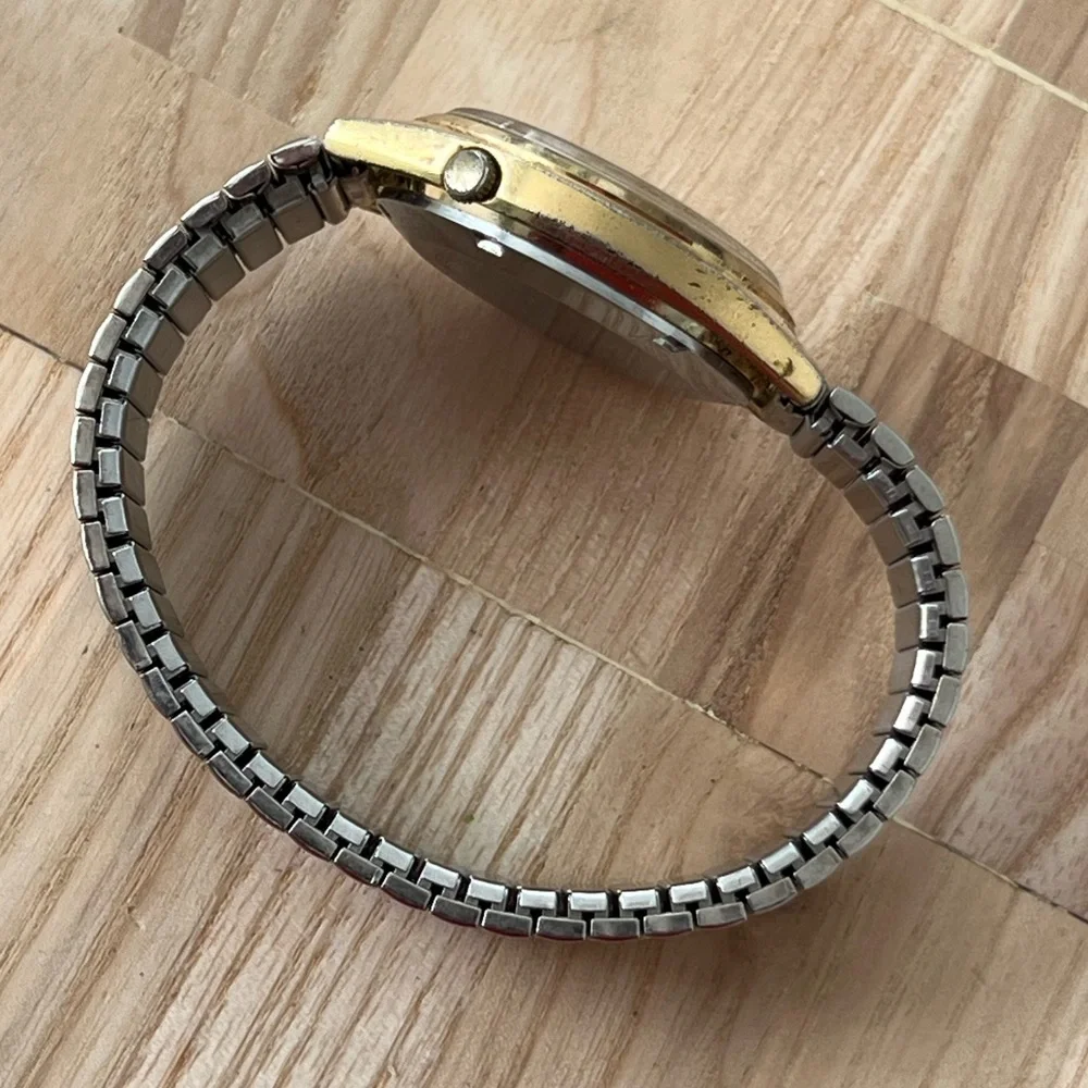 Seiko Automatic 17 Jewels Vintage Men’s Watch Two-Tone Bracelet Gold Dial